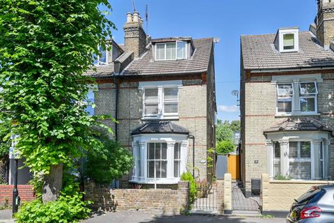 2 Avenue Road, Brentford, TW8 9NS