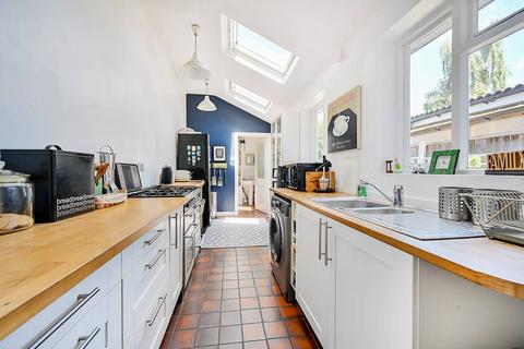 2 Avenue Road, Brentford, TW8 9NS