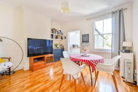 2 Avenue Road, Brentford, TW8 9NS