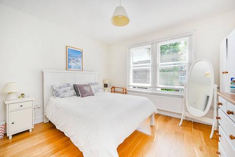 2 Avenue Road, Brentford, TW8 9NS