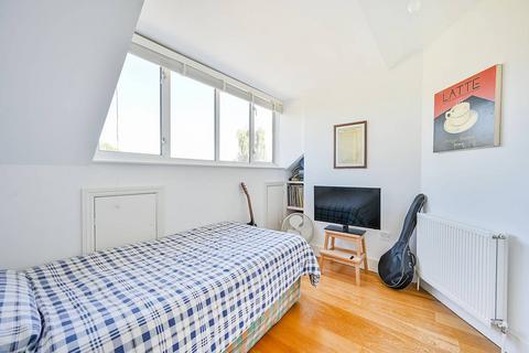 2 Avenue Road, Brentford, TW8 9NS