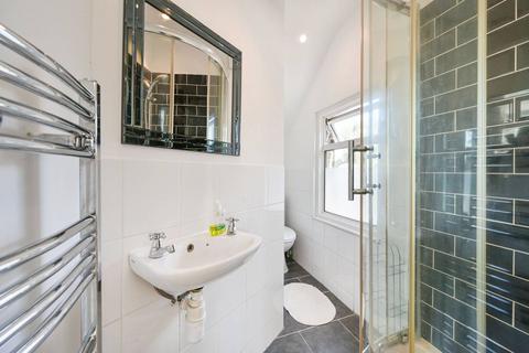 2 Avenue Road, Brentford, TW8 9NS