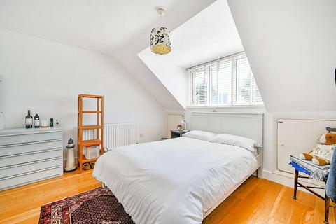 2 Avenue Road, Brentford, TW8 9NS