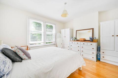 2 Avenue Road, Brentford, TW8 9NS