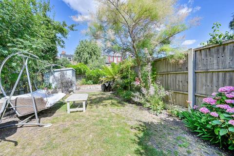 2 Avenue Road, Brentford, TW8 9NS