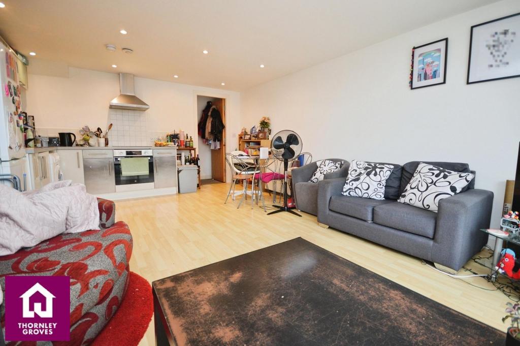 Lounge/Kitchen