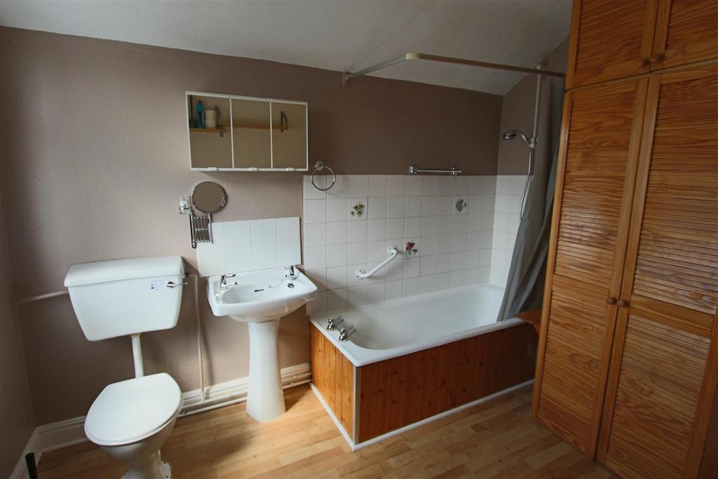 176 King Street bathroom 1.JPG