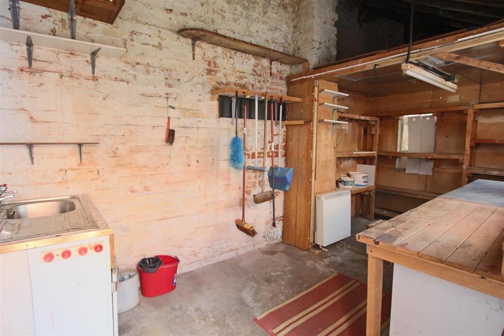 176 King Street outbuilding 1.JPG