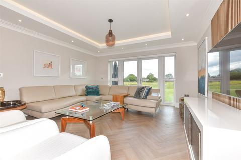 5 bedroom detached house for sale, The Street, Bossingham, Canterbury, Kent