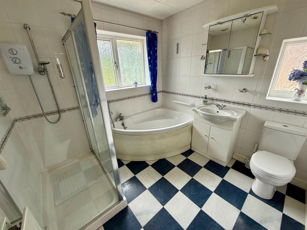 RA11 Bathroom.jpg