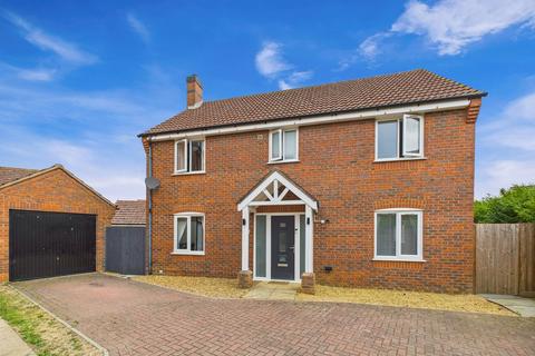 4 bedroom detached house for sale - Camomile Close, Downham Market PE38