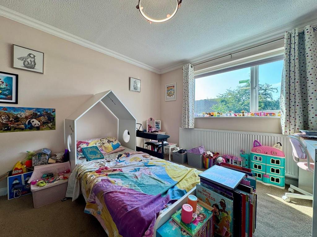 Bedroom 2 (2).jpg