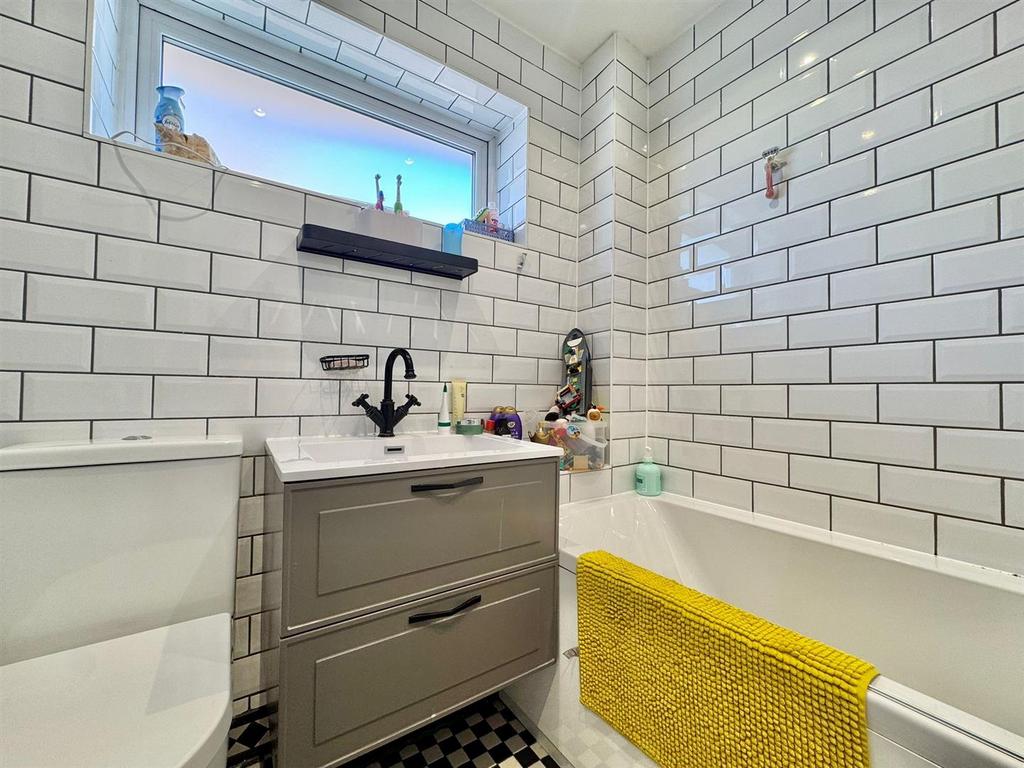 Bathroom (1).jpg