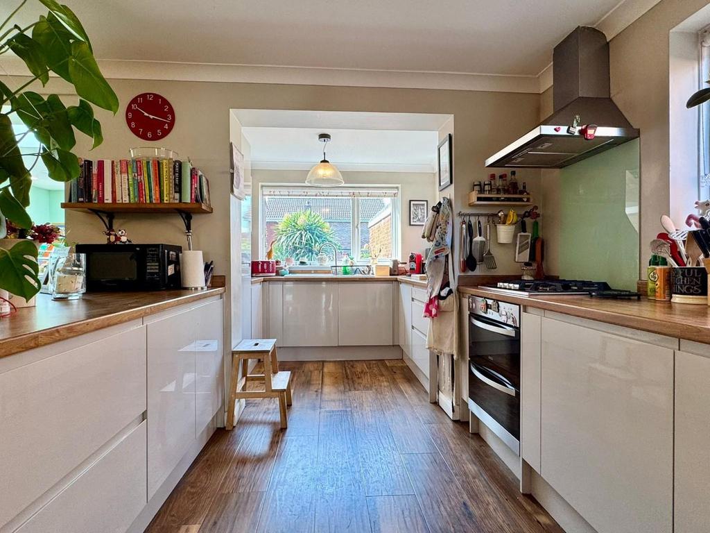Kitchen (1).jpg