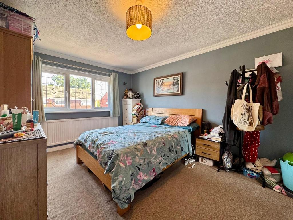Bedroom 1 (1).jpg