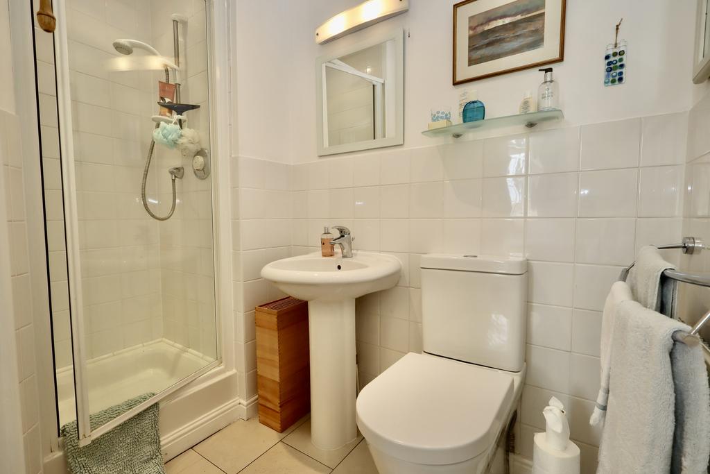 En suite to bedroom 1