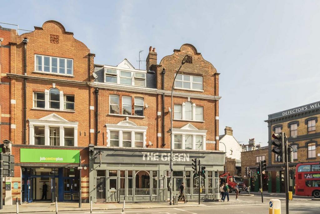 Uxbridge Rd Uxbridge Road, London W12 2 bed flat - £2,396 pcm (£553 pw)
