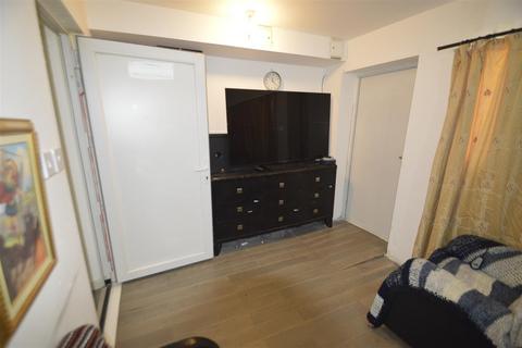 2 bedroom terraced house for sale, Cornshaw Road, Dagenham