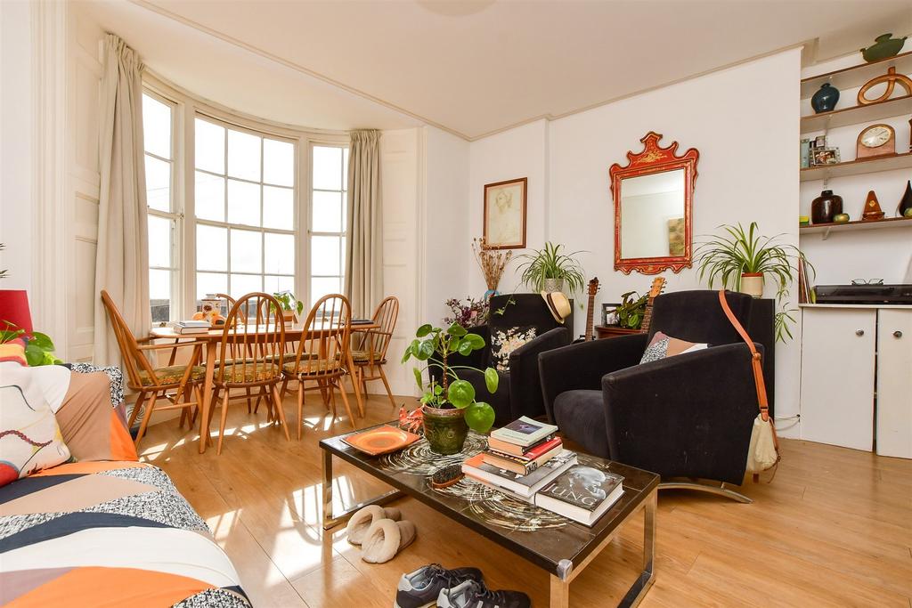 Lounge/ Kitchen