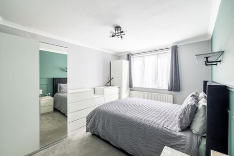 28 Farningham Road, Caterham, CR3 6LG