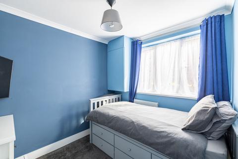 28 Farningham Road, Caterham, CR3 6LG