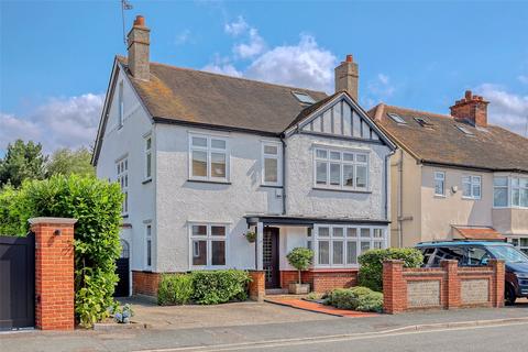 Cedar Avenue West, Chelmsford, CM1