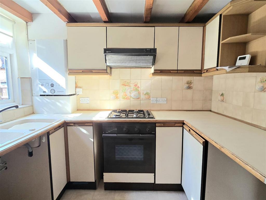 Kitchen b.jpg