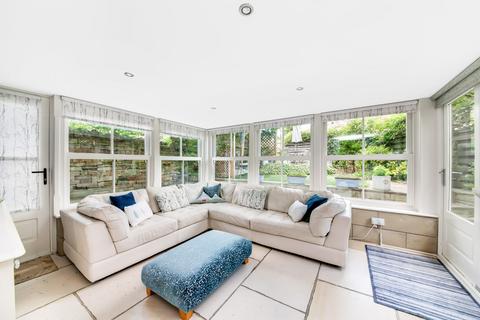 9 Darton Road, Cawthorne, Barnsley, S75 4HR