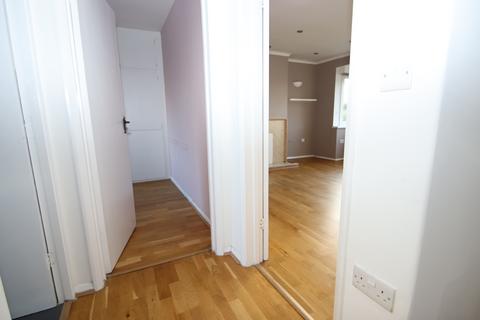 2 bedroom terraced house to rent, The Glade, London N21
