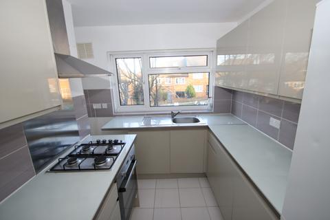 2 bedroom terraced house to rent, The Glade, London N21