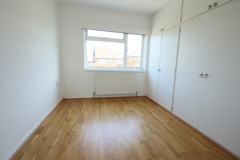 2 bedroom terraced house to rent, The Glade, London N21