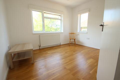 2 bedroom terraced house to rent, The Glade, London N21