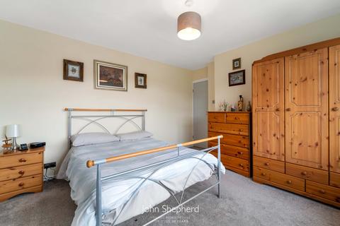 12 Colesbourne Road, Solihull, B92 8LE