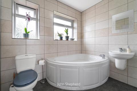12 Colesbourne Road, Solihull, B92 8LE