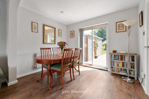 12 Colesbourne Road, Solihull, B92 8LE