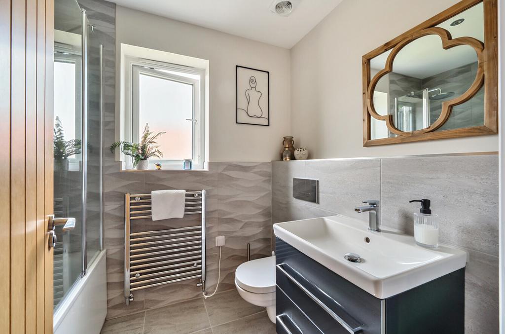 1325604 19 687778...