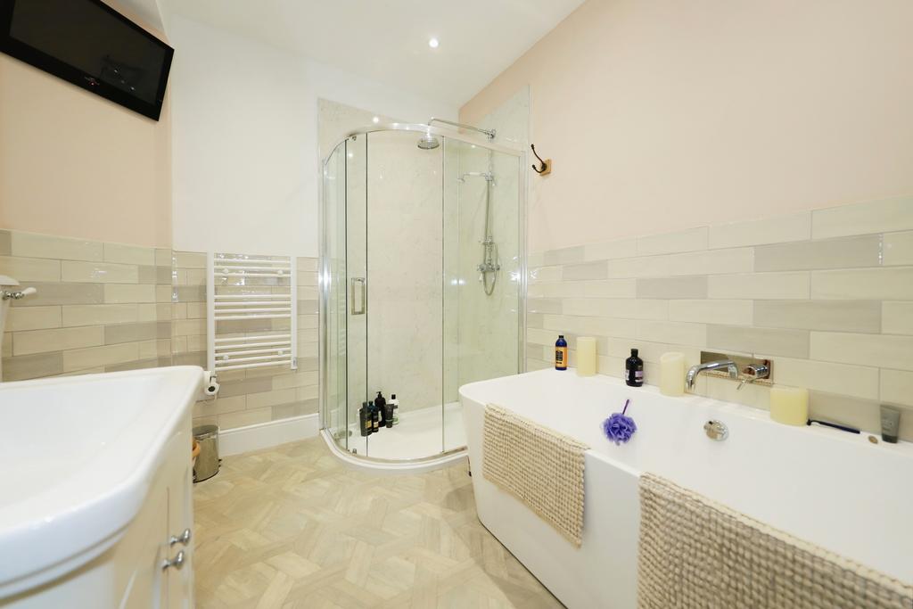 En-Suite Bathroom