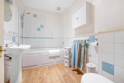 2 bedroom flat for sale, Croydon Road, Anerley, London, SE20