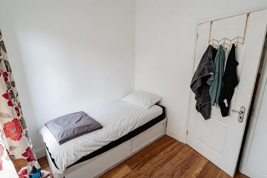 Bed 4.jpeg