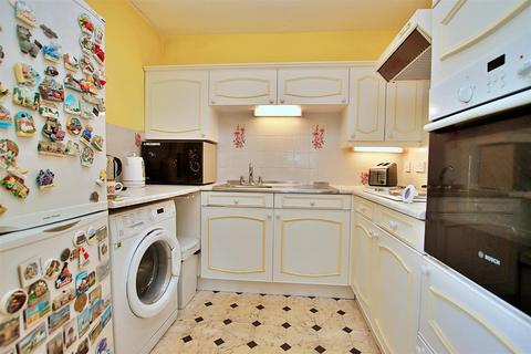 1 bedroom flat for sale, Fairbanks Lodge,Furzehill Road, Borehamwood