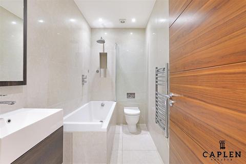 2 bedroom apartment to rent, Manor Road, Chigwell