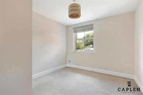2 bedroom apartment to rent, Manor Road, Chigwell