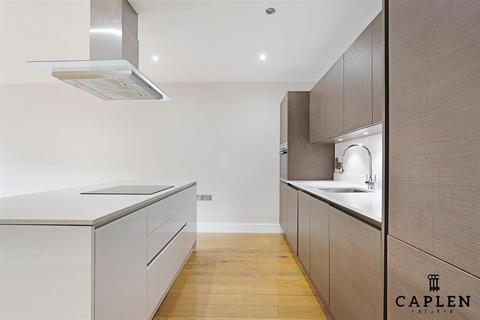 2 bedroom apartment to rent, Manor Road, Chigwell