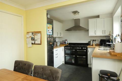 8 Canterbury Close, Prescot, L34 6LF