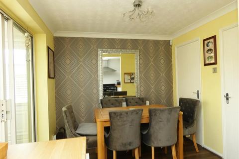 8 Canterbury Close, Prescot, L34 6LF