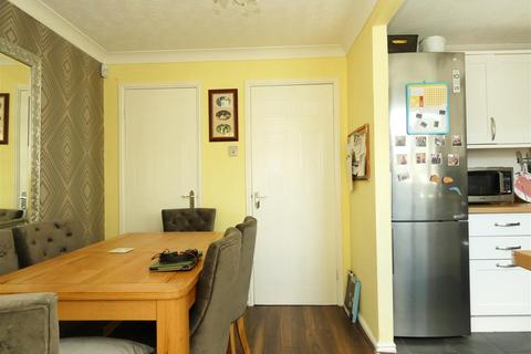 8 Canterbury Close, Prescot, L34 6LF