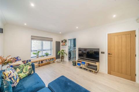 1 bedroom flat for sale, Winstanley Road, London SW11