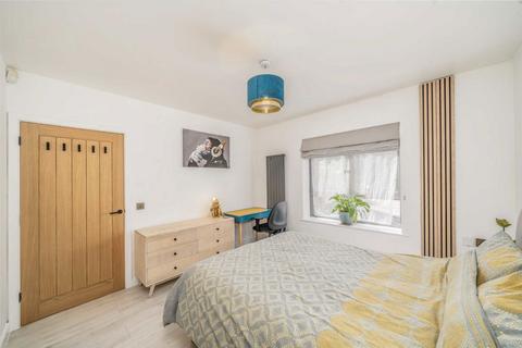 1 bedroom flat for sale, Winstanley Road, London SW11