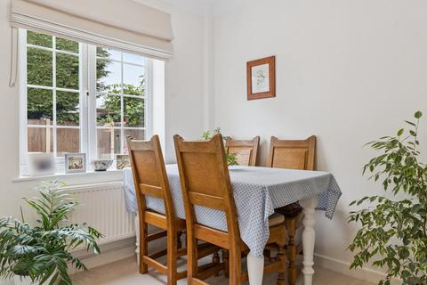 4 bedroom detached house for sale, Lakes Close, Biggleswade SG18