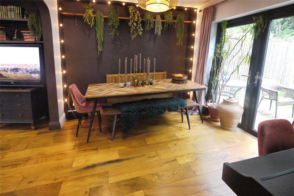Lounge/Dining Room
